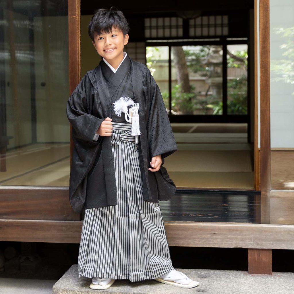 JY027 黒紋付×縞袴